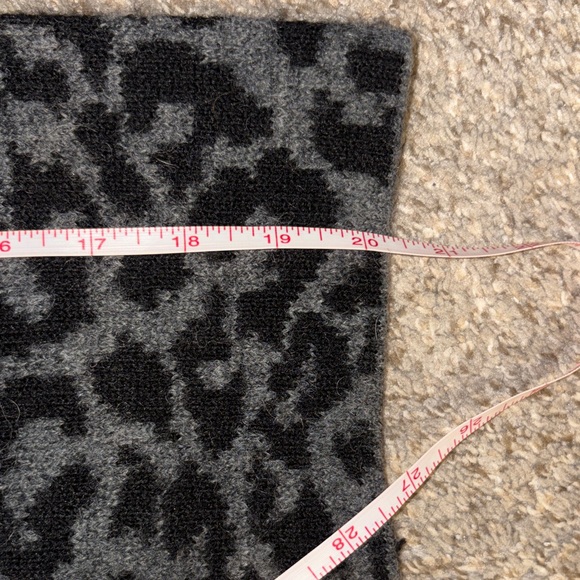Cynthia Rowley Black and Gray wool blend Cowl Neck Sweater in animal print M - Picture 13 of 14